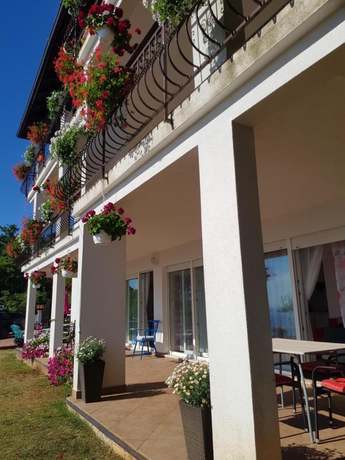 Adriana F. Dobreć Exterior foto